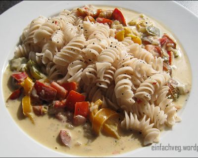 Dinkelnudeln mit Paprika-Sauce