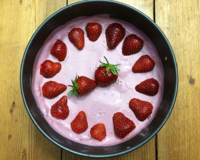 Erdbeer-Cashew-Eis-Kuchen
