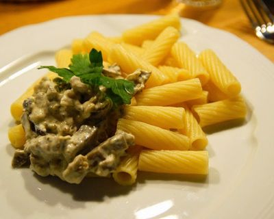 Nudeln an Seitan-Champignon-Sahne-Sauce