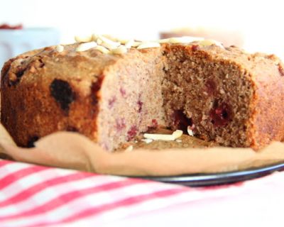 Buchweizenkuchen mit Walnüssen und Kirschen