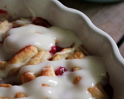 Johannisbeer-Joghurt-Schnecken mit Guss