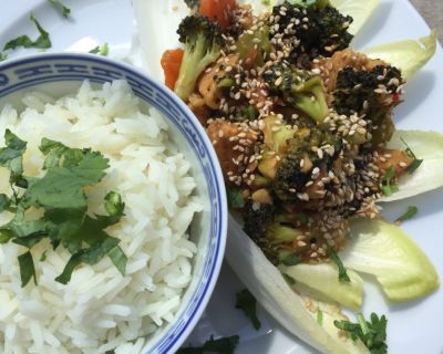 Tempeh und Gemüse in Orangen-Teriyaki-Sauce