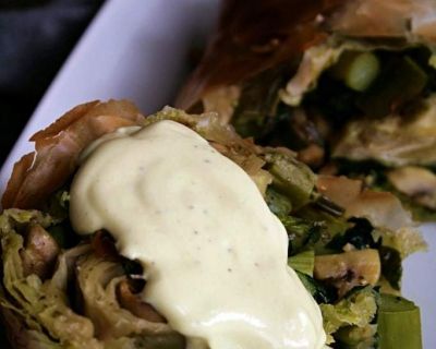Spargel-Pilz-Strudel mit Bärlauch und Sauce Hollandaise