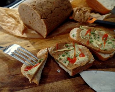 Seitan als „Kochschinken“ auf Brot