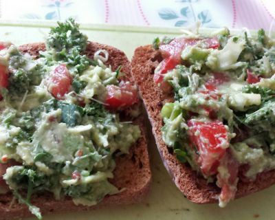 Kräuter Avocado Aufstrich