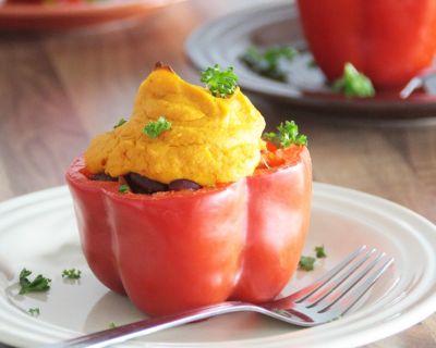 Gefüllte Paprika mit Kürbishaube