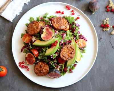 Rucola-Radicchio-Salat mit ofengebackenem süß-scharfem Erdnuss-Tempeh