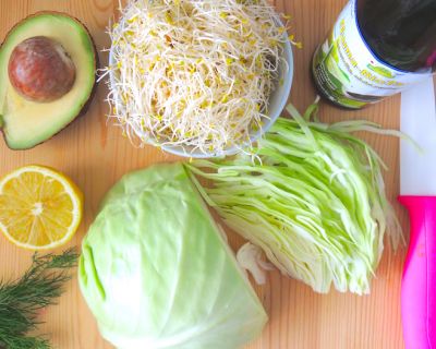 Brokkolisprossen Avocado Salat