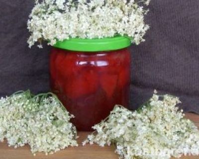 Traumhafte Holunderblüten-Marmelade mit Erdbeeren
