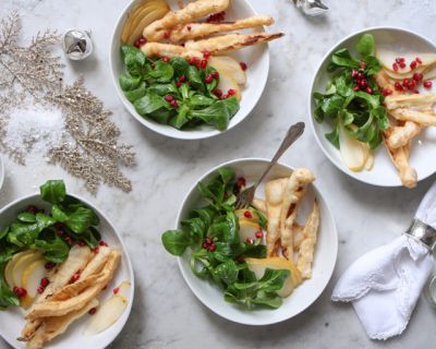 Pastinaken im Tempura-Teig mit Birne und Feldsalat