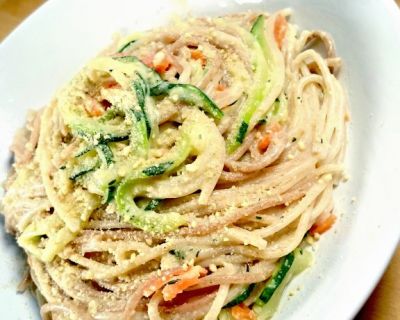 Bunter Spaghetti-Mix mit Thymian-Knoblauch-Sauce