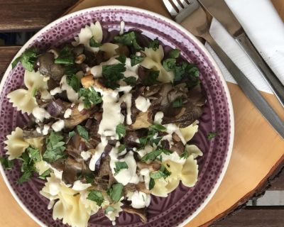 Pasta mit gebratenen Austernpilzen und cremiger Cashew-Sahne