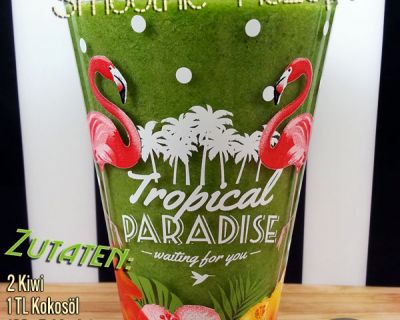 Grüne Smoothies mit Petersilie, Feldsalat, Kokosöl, Ananas und Kiwi