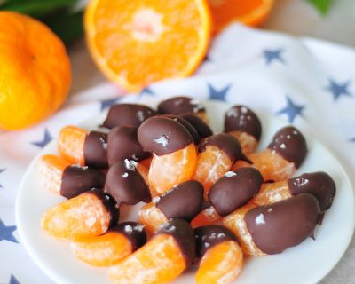 Getunkte Schokolade-Mandarinen & Schokolade-Mandeln mit Maldon Sea Salt