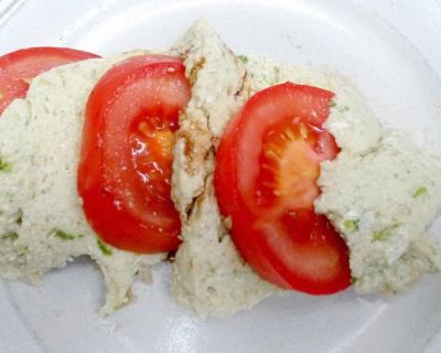 Veganer Mozzarella aus Sonnenblumenkernen.