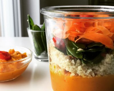 Kürbiscreme mit Couscous und Gemüse