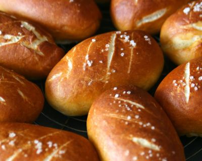 Laugenbrötchen | Pretzel Rolls