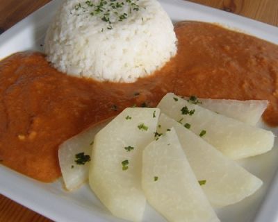 Erdnusssauce mit Reis und Kohlrabi