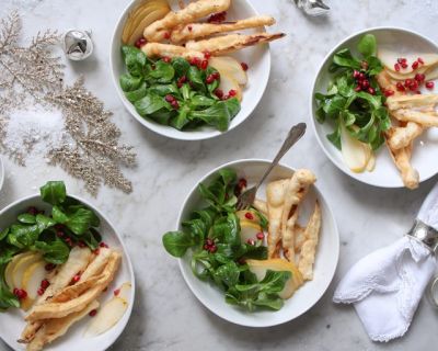Tempura-Pastinaken mit Birne und Feldsalat