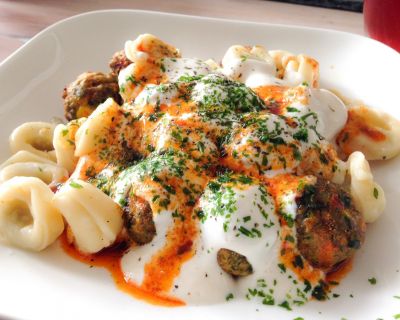 Vegane Manti (Nudeln) auf türkische Art mit Joghurtsauce und Paprikabutter