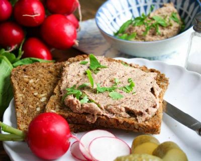 Vegane Lebervurst: Rote Bohnen-Räucheraufstrich