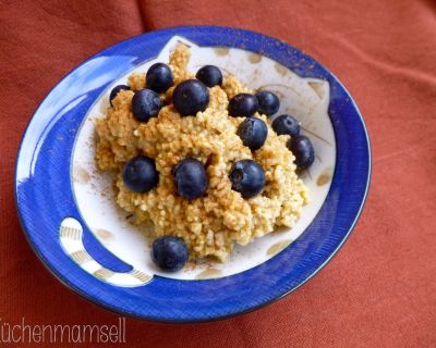 Hirsecreme mit Blaubeeren