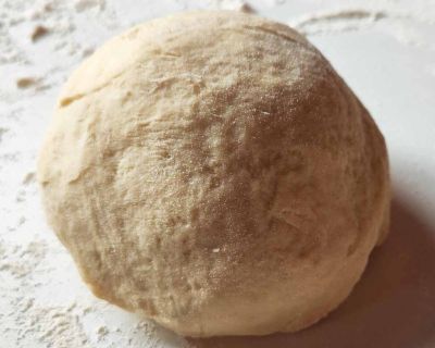 Einfacher veganer Pizzateig mit Hefe
