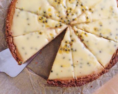käsekuchen mit ananaskokos-passionsfrucht-topping
