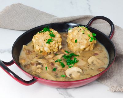 Vegane Pilzrahmsauce mit Semmelknödel