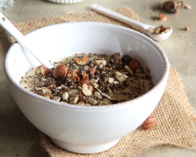 Vanille-Haferporridge mit Chia-Mandel-Crunch