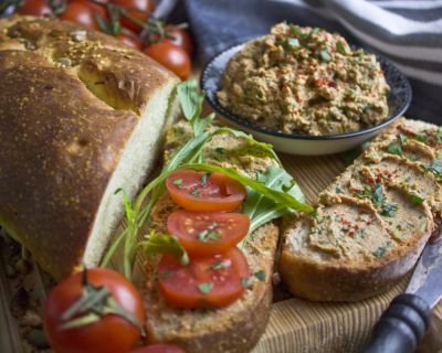 Rucola-Tofu-Aufstrich mit getrockneten Tomaten