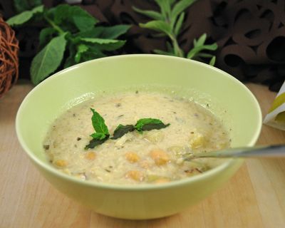 Vegane Joghurtsuppe mit Kichererbsen