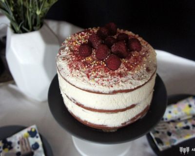 Veganer Naked Cake zum Valentinstag