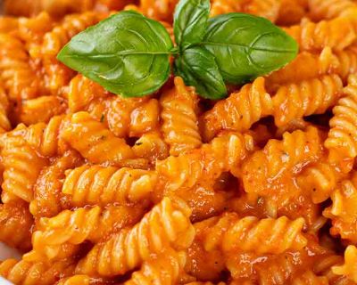 Cremige Nudelsoße mit ofengerösteter Paprika
