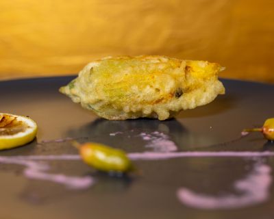 Gefüllte Zucchiniblüten mit veganem Blauschimmelkäse