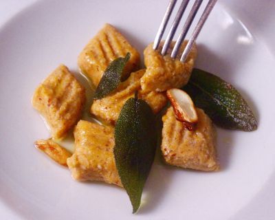 Vegan Detox – Tag 21 :  Müsli mit Protein-Topping – Süßkartoffel-Gnocchi mit geröstetem Salbei