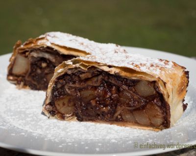 Kakaostrudel mit Birnen vegan