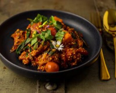 Seitan-Goldhirse-Pfanne mit gedünstetem Löwenzahn