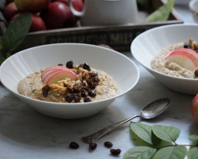 Warmes Quinoa-Apfelkuchen-Porridge