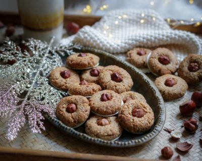 Vegane Weihnachtsplätzchen: Wir backen “Haselnussbusserl”