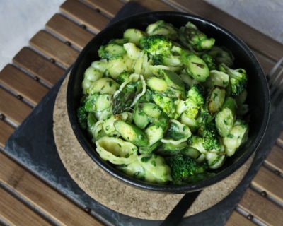 Brokkoli-Spargel-Nudeln mit Spinat-Sauce