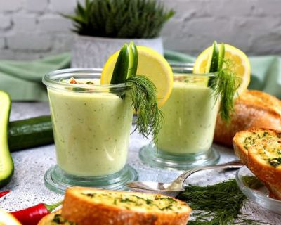 Gurkensuppe mit Knoblauchbrot