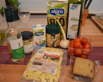 Tortellini mit Tomaten und Sahne-Senf Sauce