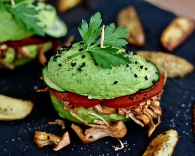 Avocado-Burger mit Jackfruit plus GEWINNSPIEL