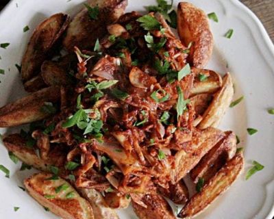 Pulled Jackfruit auf Knusperkartoffeln mit Barbecuesauce