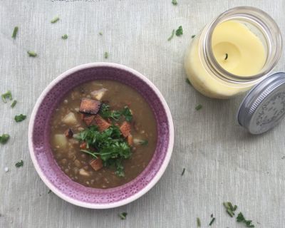 vegane Linsensuppe mit Tofu-Speck