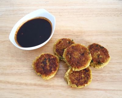 SOJABOHNEN-LINSEN-BRATLINGE MIT ASIASAUCE