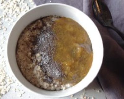 Rezept: veganes Vanille-Mohn-Porridge mit Pflaumenmus