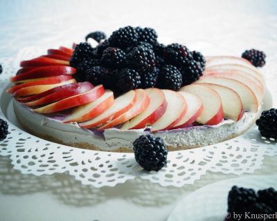 Zarter Nektarinen-Brombeer-Cheesecake (raw, vegan und glutenfrei)