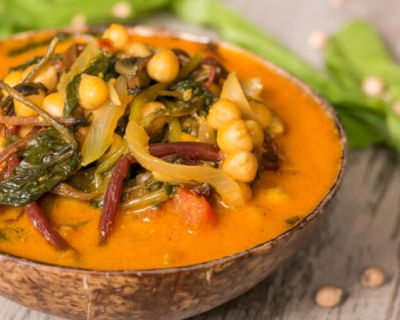 Einfaches Kichererbsen Curry mit Spinat – vegan, gesund & super köstlich
